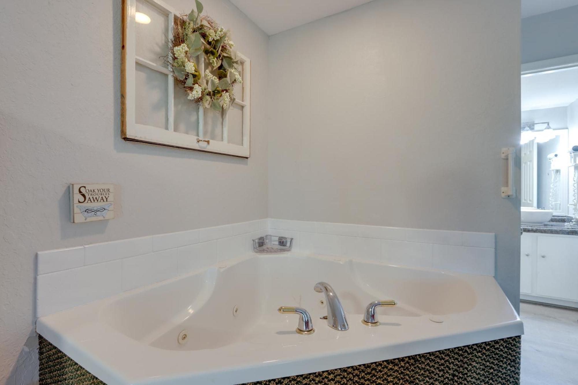 Hot Tub And Fire Pit Margaritaville Home! Osage Beach Esterno foto